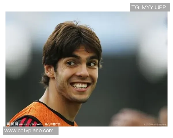 足球明星摆件卡卡的魅力与收藏价值解析让你领略足球艺术的独特风采 足球明星摆件卡卡的魅力与收藏价值解析让你领略足球艺术的独特风采