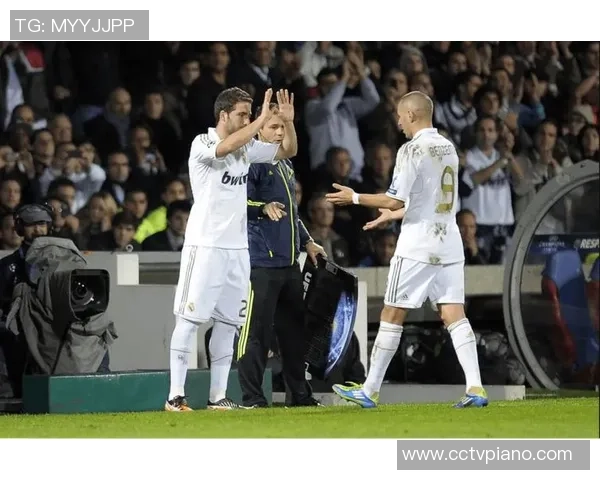 退役足球明星的悲惨境遇揭示了职业生涯背后的艰辛与无奈 退役足球明星的悲惨境遇揭示了职业生涯背后的艰辛与无奈